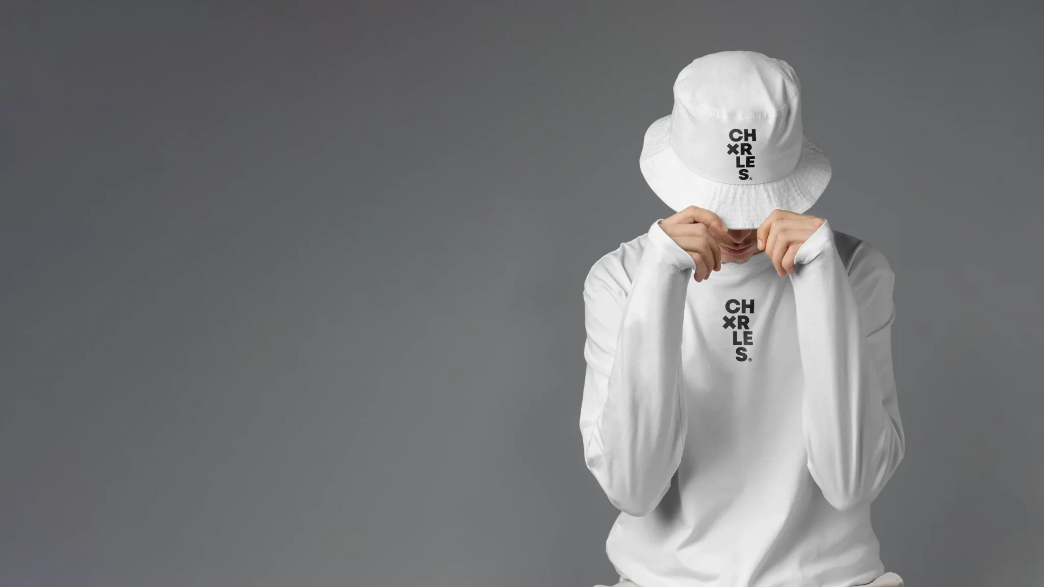 Charles® Original Bucket Hat S1 x Charles® Original Sweater S1